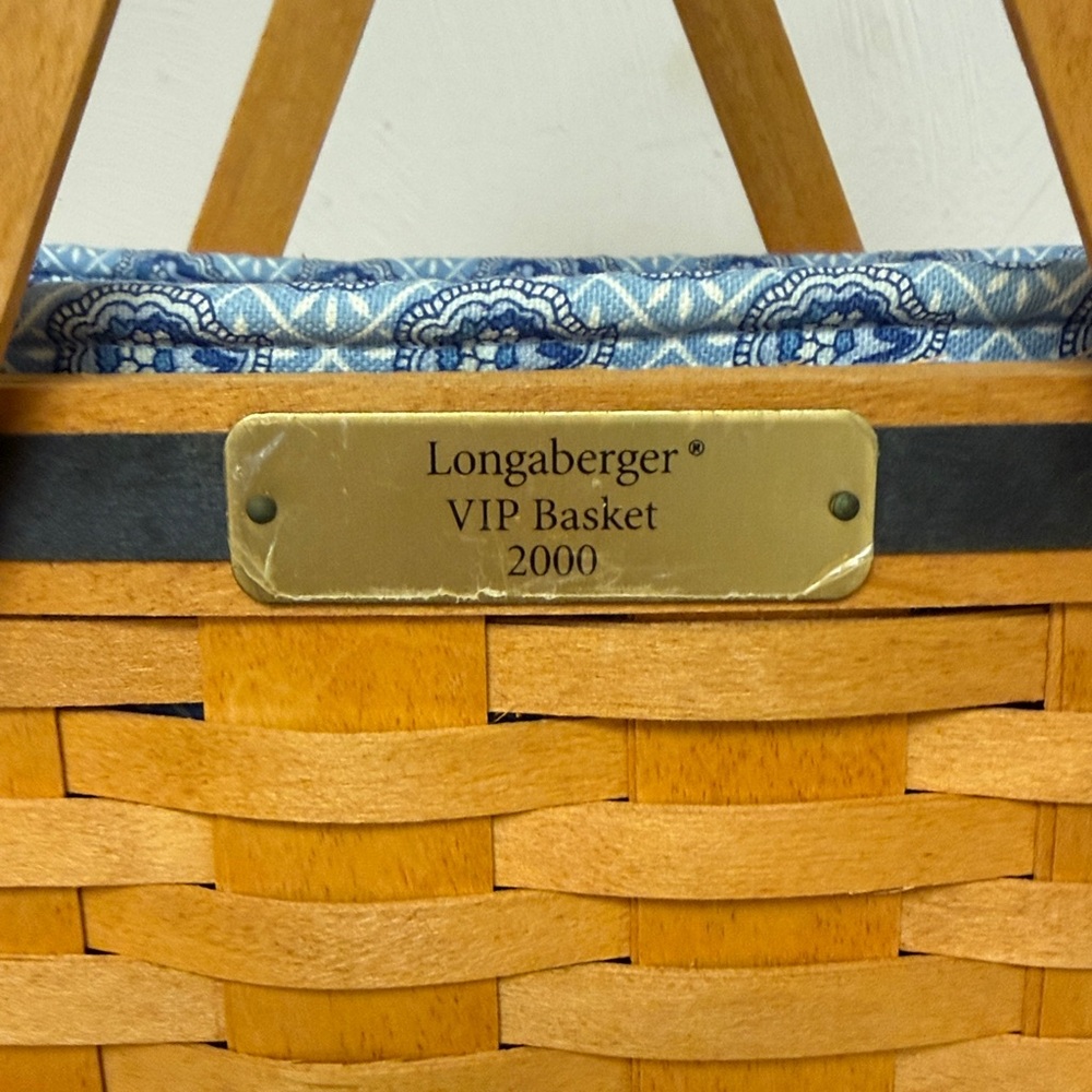 Longaberger 2000 VIP Basket with liner, protector, and handle gripper. - Picture 2 of 7